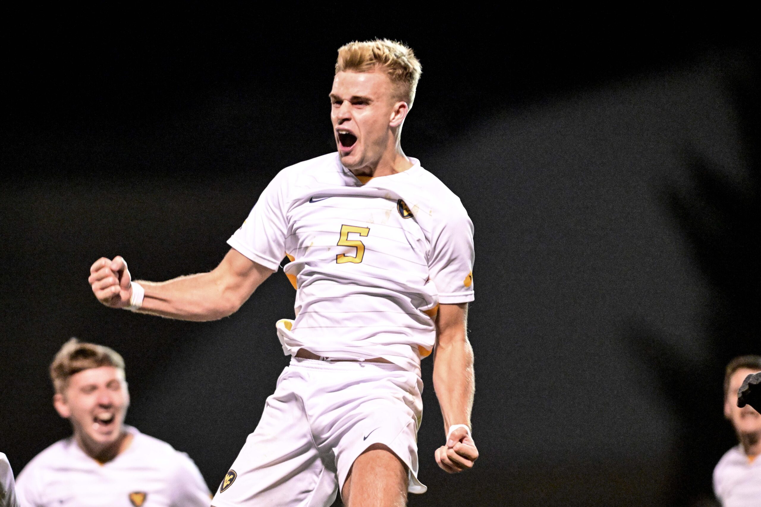 Broughton's late goal lifts WVU men to 2-1 win over Vermont in national tournament